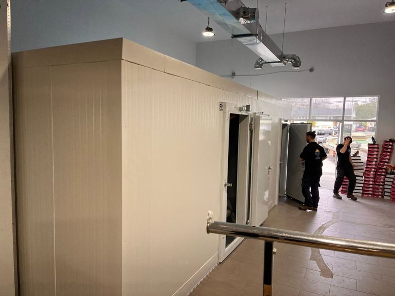 Chambre froide installée dans un commerce par l’équipe des Industries RP